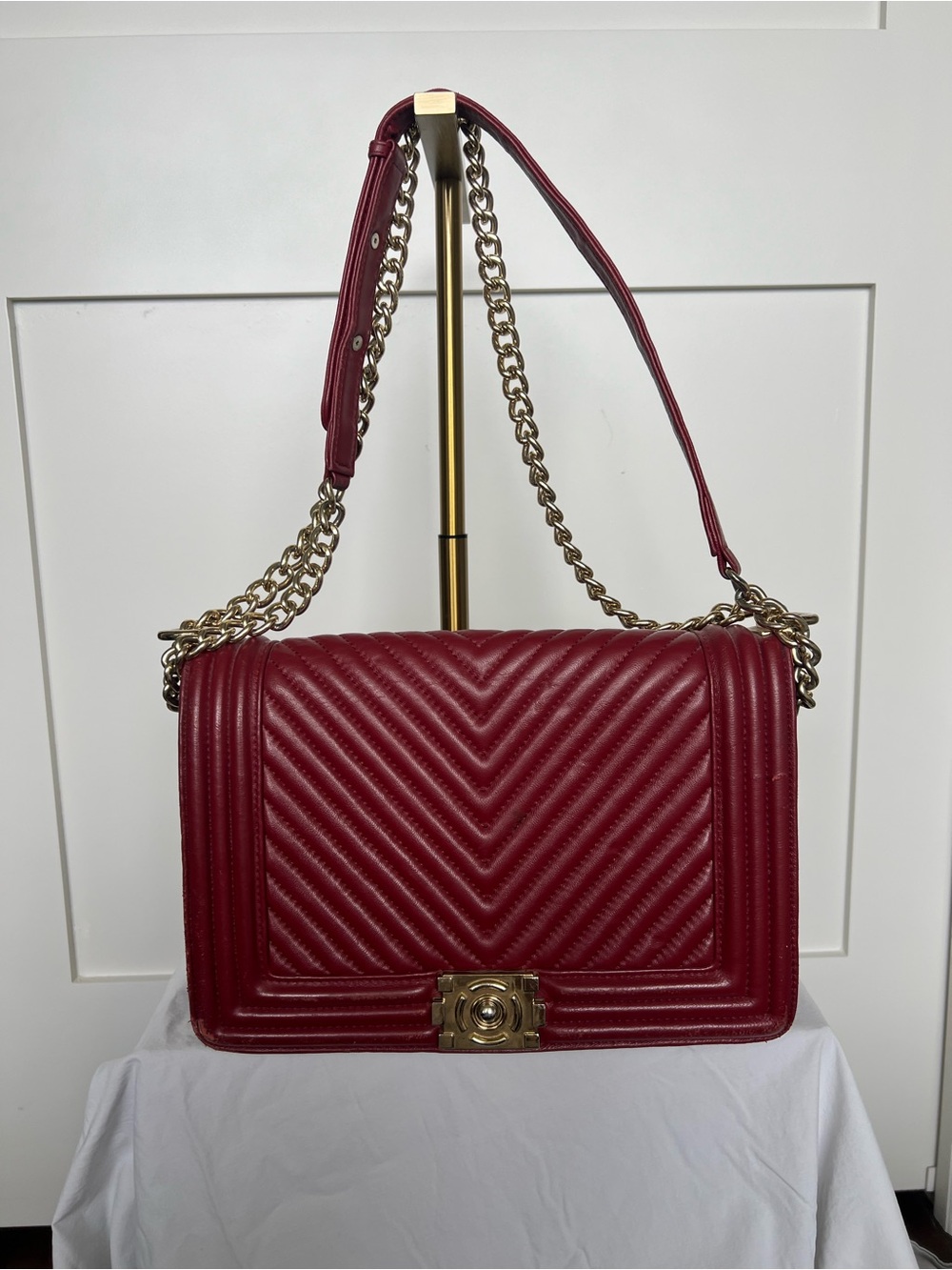 Luxury Quilted Red Shoulder Bag with Gold Chain